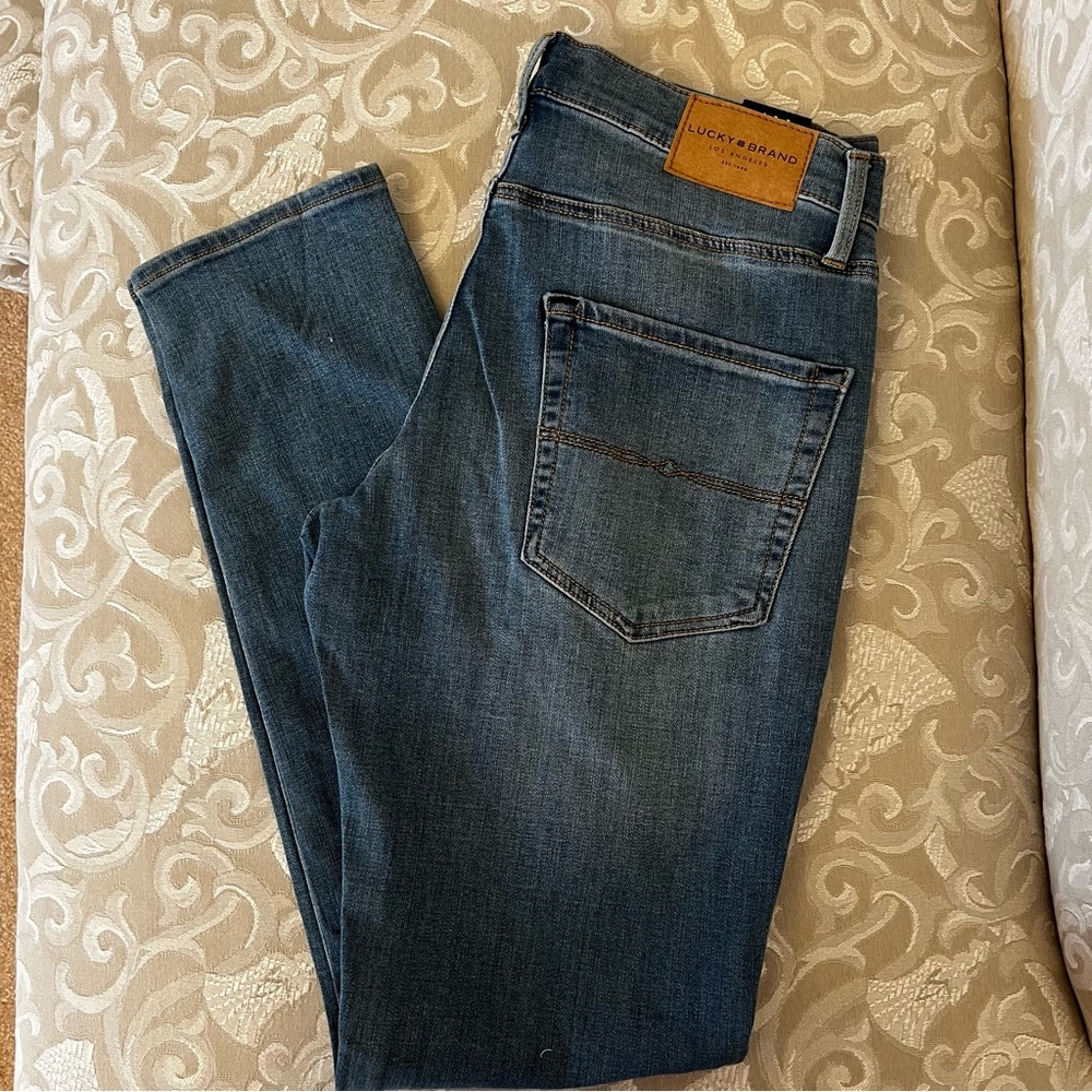 ❤️SOLD❤️ Men’s Lucky Brand 411 Athletic TaperJeans, 31x32